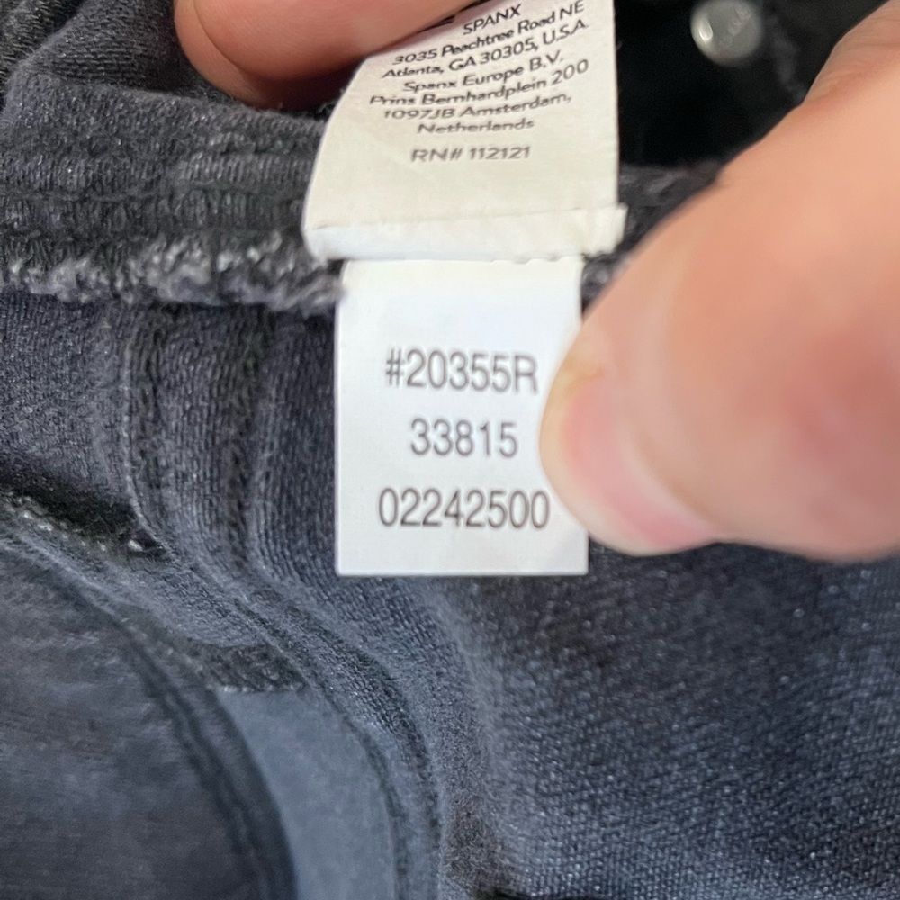 NWT SPANX | 20355R Vintage Black Straight Leg Jeans XS‎ - Picture 12 of 12